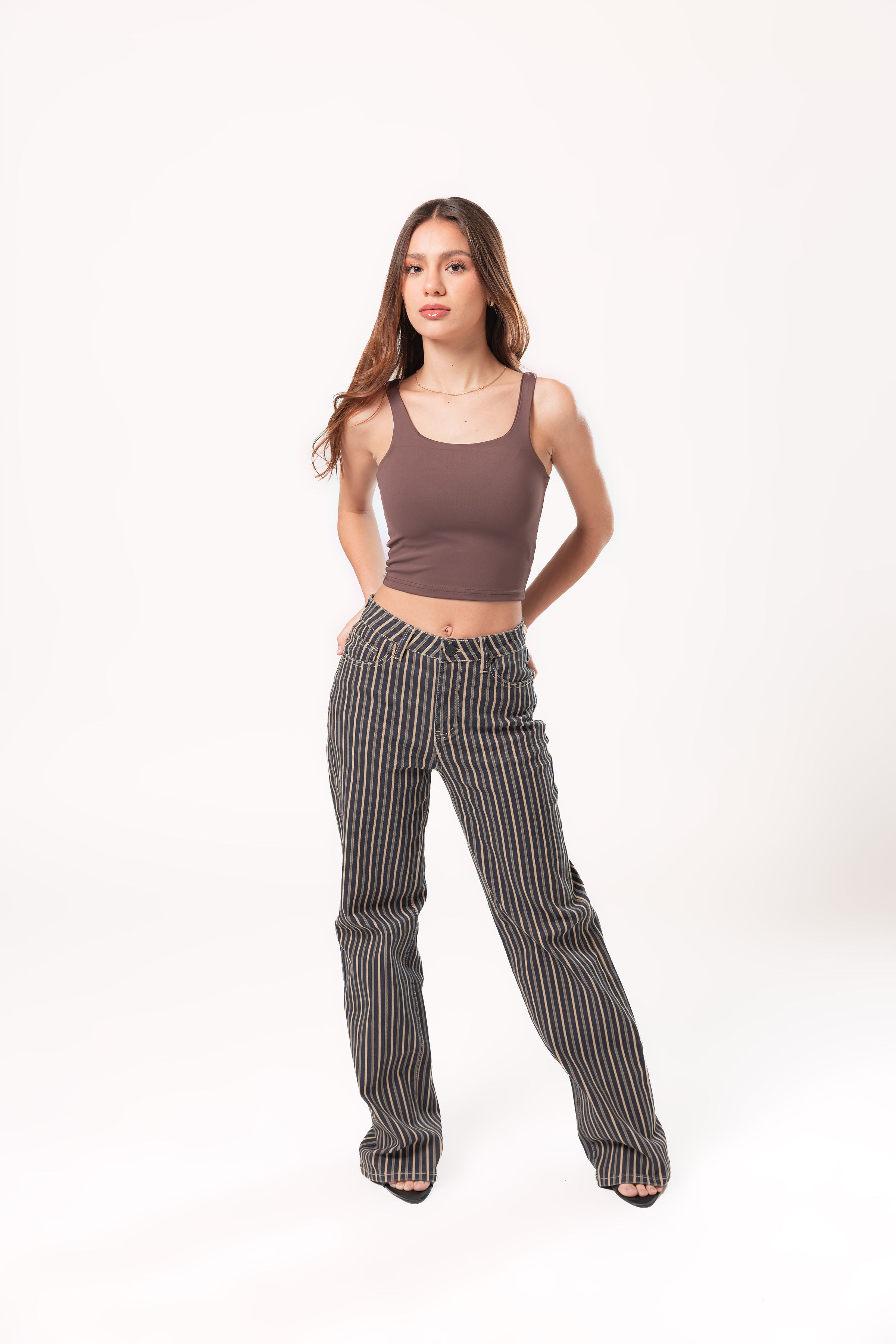 Pantalon wide leg de rayas azul y beige vista frontal para mujer