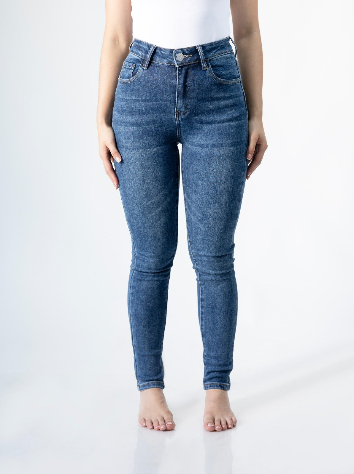 skinny jeans azul medium blue vista frontal completa con ajuste ceñido